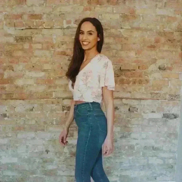 Crop Top Short Sleeve Floral Blouse - Picture 3 of 4